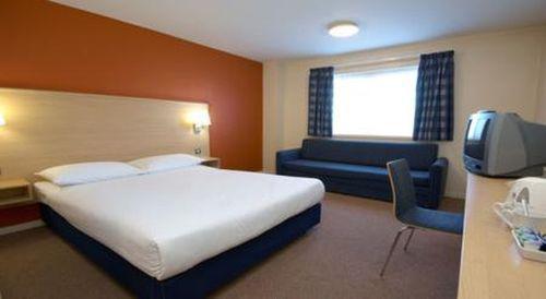 Holiday Inn Express Manchester Airport Ringway Ngoại thất bức ảnh